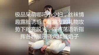 人妖系列之时尚牛仔装比女人还女人的瓜子脸妖妖对着镜头玩自己的屁眼勾引你去操