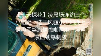 商场女厕全景偷拍 运动衫美女的小嫩鲍