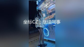 按着她的屁眼无套后入抽插