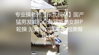 绿奴舔脚、跪看边看绿主操老婆边自己打飞机