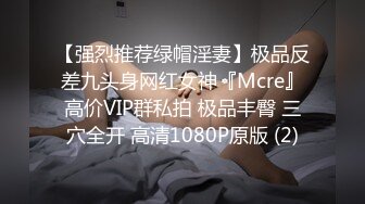 邪恶的房东门缝偷窥美女租客洗澡