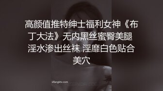 白富美漂亮美女和朋友一起健身时被教练的肌肉深深吸引住,结束后直接到酒店开房,没想到朋友竟然在偷拍！