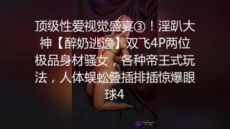 新来的大姐姐，白丝露脸跟狼友互动撩骚听指挥，脱光光激情大秀，撅着屁股求草，揉奶玩逼道具抽插浪叫不止