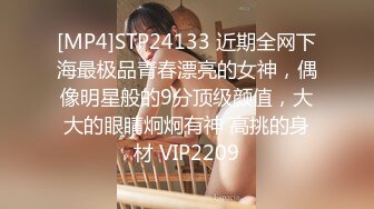 开档肉丝美女 骚货大晚上不睡觉就知道来勾引我 这么耐不住寂寞只能掏出大鸡吧满足他了