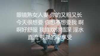 -出去玩了一天，脚上酸臭酸臭的，楼道里让母狗舔干净再回家