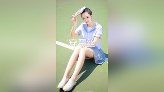 [MP4/ 458M] 美臀爱好者，圣诞短裙，蜜桃美臀，大屌插入骑乘，上下套弄自己动