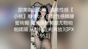 青春的肉体女人最迷人的时刻，莫过于双腿大大的张开，迎接男人全力的冲刺，同时还有一根肉棒强插入嘴里，被操的高潮迭起