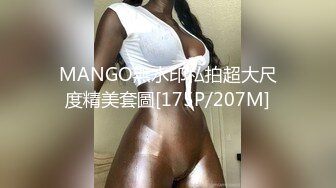 精神小妹穿着内衣玩自拍