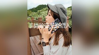 J淫荡痴女姐妹口交、性爱、强制榨精，剧情长片，时间暂停后脱下工人的裤子轮流吃他的肉棒