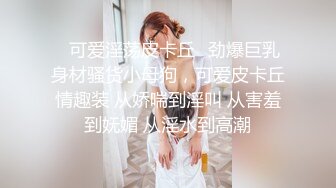 偷拍大神商场小吃街尾随偷拍美女裙底风光外纯内骚的白裙美女！粉色窄内湿了还露毛