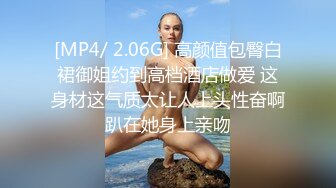 今日凌晨发生的性爱事件，极品白虎巨乳美女〖草莓熊〗和男友沙发大战300回合，无套拽头发后入爆操，口爆颜射