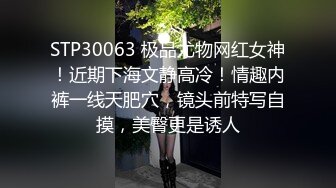 -黑丝美女被俩骚男前后夹击 手抠骚穴潮喷好多淫水