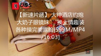 新一代的女人洗澡不关门,女儿突然闯入进来看看妈妈甩着两个大奶子,连忙用手捂着眼睛说好羞