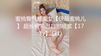 【新片速遞 】对黑丝丰腴肉感美女无法抵挡，这前凸后翘娇躯趴在床上屁股又圆又挺兽性大发立马压上去抽插亲吻揉奶子【水印】[1.77G/MP4/50:06]