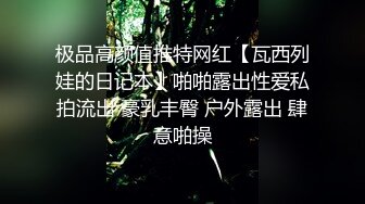 女人为难小女人，全程露脸被姐姐玩弄，亲着小嘴吃着奶还舔逼，搂在怀里揉奶抠逼，浪叫不断表情好骚还上道具