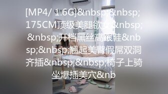 《稀缺厕拍》校园厕拍达人暗中女厕多点位安装针孔偸窥多位女同学方便附生活照