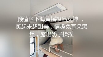 冷艳颜值女神被炮友各种姿势随意操，上位骑乘抽插特写屁股，手指插入菊花太爽了，张开双腿一下下深插