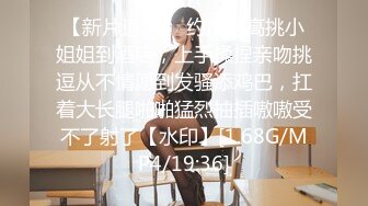 青春期风骚小妹在狼友的指挥下精彩展示，全程露脸性感好身材，奶子逼逼都好嫩，揉捏变形掰开粉红骚穴给你看