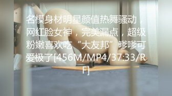 骚老婆在家里试穿各种丝袜把持不住一顿猛操