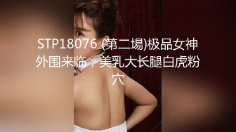 《极品TP魔手外购》女人坑女人系列！渣女真实偸拍宿舍姐妹露点不雅行为视频换钱~波霸女给大奶子做抹油拍打保养 (5)