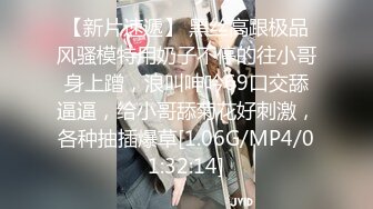 狂操老娘们还要和绿帽光头大叔舌吻一块淫乱3P真惨