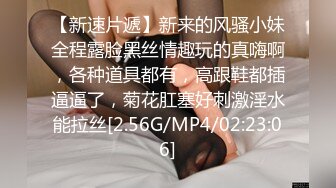 被抓着头发后入猛干都还不忘拿着手机自拍