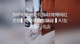 睡衣小妹露脸深夜发骚撩拨狼友大秀直播，漏出风骚大奶子揉捏，掰开骚穴看特写，跳弹玩弄淫水多多