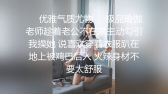 ⚫️⚫️美女如云商场女厕近景特写偸拍超多极品小姐姐方便，先拍私处在同步露脸全身，赏脸赏B视觉盛宴