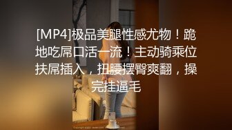 贵妇在家激情自慰用聊天软件约了小伙子