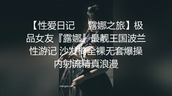 我刚刚醒来，我的女朋友坐在我的旁边