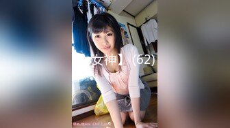 [MP4/ 1.07G] 逼里塞着大黑牛，嘴里叼着假鸡巴，还玩肛交把18CM的大鸡巴插到了屁眼儿里！