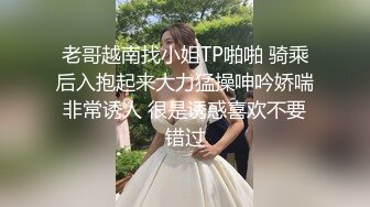 车展现场抄底大长腿美女车模和漂亮的美女职员 (1)