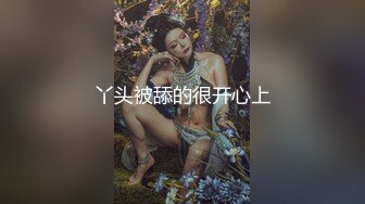 棕丝女友拿着屌往里插