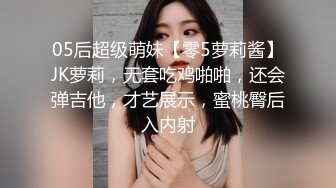 漂亮美女玩大黑屌吃鸡啪啪 被黑祖宗超大肉棒操的舒爽至极 也只能插入一半棒棒 这根乌黑大吊确实诱惑