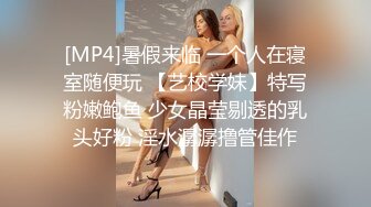 乖巧的无毛嫩逼小妹让小哥搂在怀里揉奶玩逼激情群P率先展示，口交大鸡巴压在身下边亲边草蹂躏，浪叫呻吟