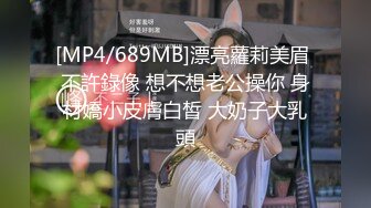 苗条贫乳美少妇，酒店里面被推倒无套啪啪后入操逼