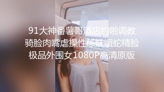 商场女厕全景偷拍多位年轻少妇的小美鲍 (1)