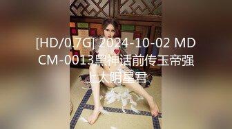 熟女人妻 在家光着屁屁吃大洋吊 展示她一流的口活 边吃边摸逼 最后口爆吃精