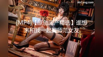 极品淫乱骚婊 4P堪比AV 两手各握肉棒一个舔B (2)