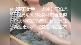 白皙女友，踩着头干她