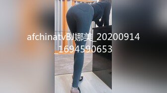 街头小店偷拍 西服长发美女 杂乱的穴毛上挂满了尿珠 逼缝微微分开 里面还挺粉