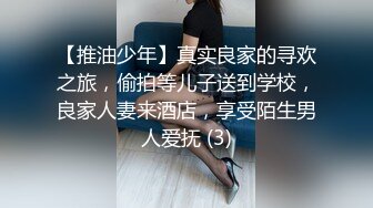 服装店老板娘在店里逼里夹着跳弹接客卖货闲聊，全程露脸顾客一走就开始骚，躲进试衣间脱光揉奶子自慰骚逼